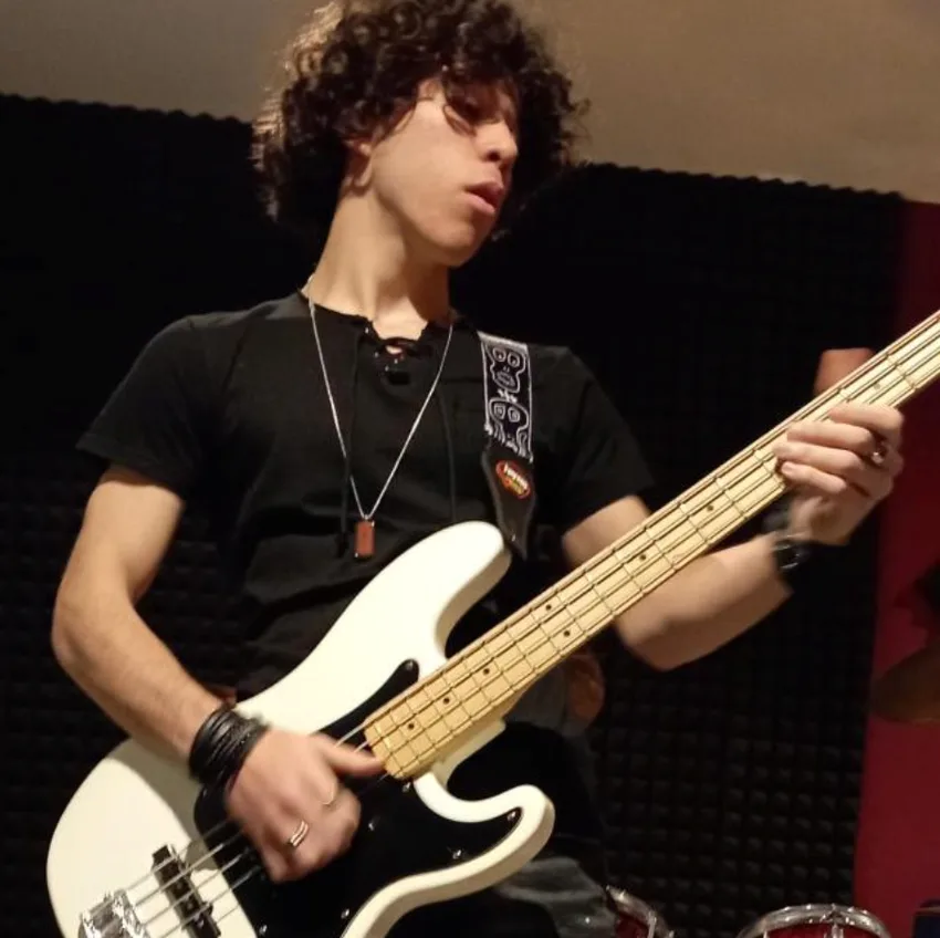 Samuele bassista/chitarrista